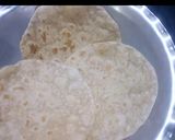 A picture of step 4 of Hariyali paneer tikka roll.