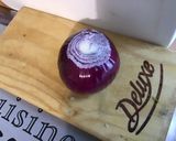 Une image de l'étape 2 de Tomates à l'oignon rouge, basilic et mozzarella.