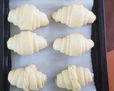 Foto langkah ke 5 dari resep Chicken Sausage Butter Rolls 🥐🍗😍.