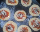 صورة لخطوة 4 من وصفة ميني بيتزا 🍕🍕🍕
