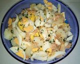 A picture of step 4 of Potato, Tuna, Mozzarella, and Egg Salad.