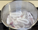 Foto del paso 1 de la receta: Cazuela de calamar