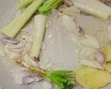 Gambar langkah 3 resipi Sup Dada Ayam.