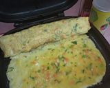 Foto langkah ke 3 dari resep Egg roll (telur gulung).