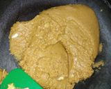 A picture of step 4 of Besan Halwa.