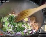 A picture of step 1 of Thai style Prawn Broth.