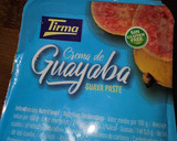 Foto del paso 2 de la receta: Tosta de queso azul, tacos de guayaba y anchoas