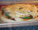 Foto langkah ke 6 dari resep Pizza Mushroom Olive Mozzarella.