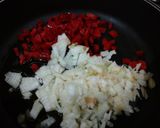 Foto del paso 1 de la receta: Salsa de tomate con salchicha parrillera