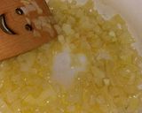 Sajtos-fokhagymás csirkecombok hagymás burgonyával recept fázis 14 fotója