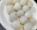 A picture of step 2 of Lychee Squash (Lychee Juice).