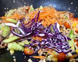 รูปขั้นตอนการทำที่ 2 ของ แตงกวาผัดไข่รวมมิตร-พริกไทยดำ