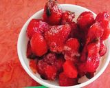 A picture of step 1 of Strawberry Mint Lemonade.