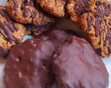 Foto del paso 5 de la receta: Galletas de Avena y Pasas con Baño de Chocolate