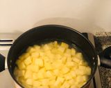 Foto del paso 1 de la receta: Bombas de papas 🥔, rellenas de jamón y queso