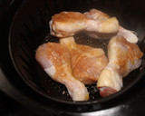 Foto del paso 2 de la receta: Jamoncitos de pollo con salsa de tomate