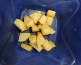 फ्राईडआलू विथ शिमला मिर्च (fried aloo recipe in marathi) रेसिपी स्टेप 2 फोटो 
