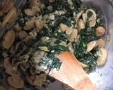 Foto del paso 1 de la receta: Panqueque de espinaca, champiñón y queso azul