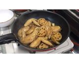 Hình bước làm 3 của món Cánh gà hầm rau củ kiểu Nhật