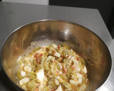 Foto del paso 5 de la receta: Ensalada con vinagreta de pepinillos y aceitunas