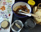 Foto del paso 3 de la receta: Alfajorcitos con dulce de leche al chocolate y semillas de amapolas