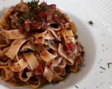 Foto del paso 6 de la receta: Tagliatelle con morcilla, piquillos y cebolla caramelizada