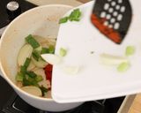 Foto langkah ke 5 dari resep Ayam Saus Singapore Devina Hermawan.