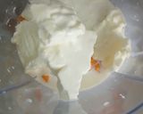 A picture of step 2 of Alphonso Mango with venila ice cream shake.