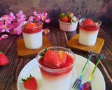 Foto langkah ke 3 dari resep Strawberry Panna Cotta.