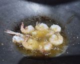 Foto langkah ke 2 dari resep Udang Tepung Bawang Cabai.