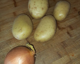 Foto del paso 1 de la receta: Tortilla de patatas con cebolla