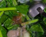 Foto langkah ke 3 dari resep Sop Tahu Sawi Bakso.