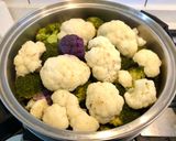 Foto del paso 2 de la receta: Flores de col de colores