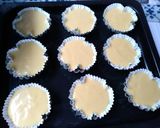 Foto langkah ke 5 dari resep Kue Muffin isi Keju.