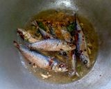 Foto langkah ke 3 dari resep Ikan Asin Saos Tiram.