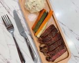 Hình bước làm 4 của món Steak - khoai nghiền - rau củ đút lò