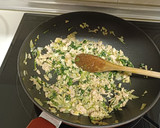 Foto del paso 3 de la receta: Lasaña de espinacas, atún y pesto de pistachos