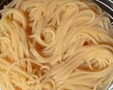 Foto langkah ke 1 dari resep Creamy garlic sausage pasta.