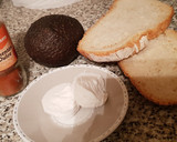 Foto del paso 2 de la receta: Tostadas de Pan con Aguacate y Queso de Cabra