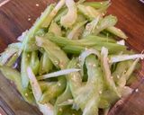 A picture of step 3 of Quick celery salad - sasame oil flavoured セロリの中華和え.