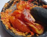 Foto langkah ke 4 dari resep Sambal Tomat Pecel Lele Lamongan.
