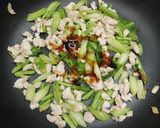 รูปขั้นตอนการทำที่ 2 ของ ผัดผักคะน้าใส่ไข่ใส่อกไก่