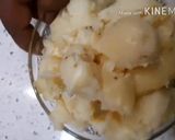 A picture of step 2 of Aloo kachori.