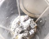 A picture of step 2 of Dragon Fruit Juice.