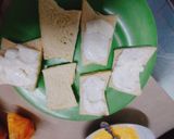 Hình bước làm 2 của món Bánh mì kẹp sữa chua