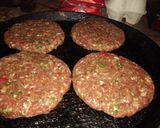Foto del paso 3 de la receta: Hamburguesas caseras con chorizo colorado