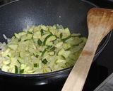 Foto del paso 1 de la receta: Arroz con Calabacín y Champiñones