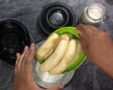A picture of step 1 of Banana Milkshake.