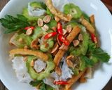 Hình bước làm 5 của món Gỏi khổ qua nấm tuyết