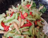 Foto langkah ke 6 dari resep Tumis paria teri pedas.